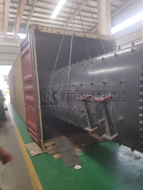 科索沃1.5米&times;4.5米的白灰球磨機(jī)